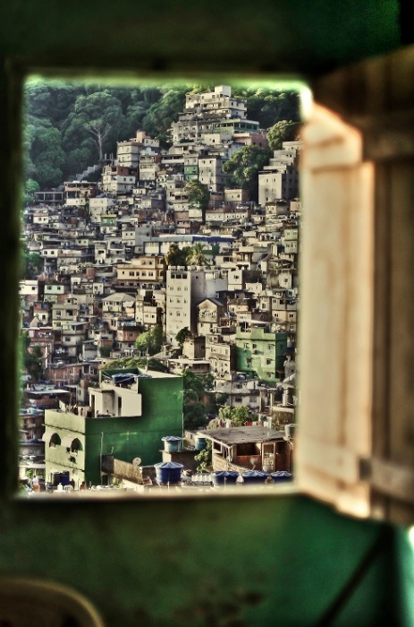 finestra sulla favela - antonio spirito - Copia
